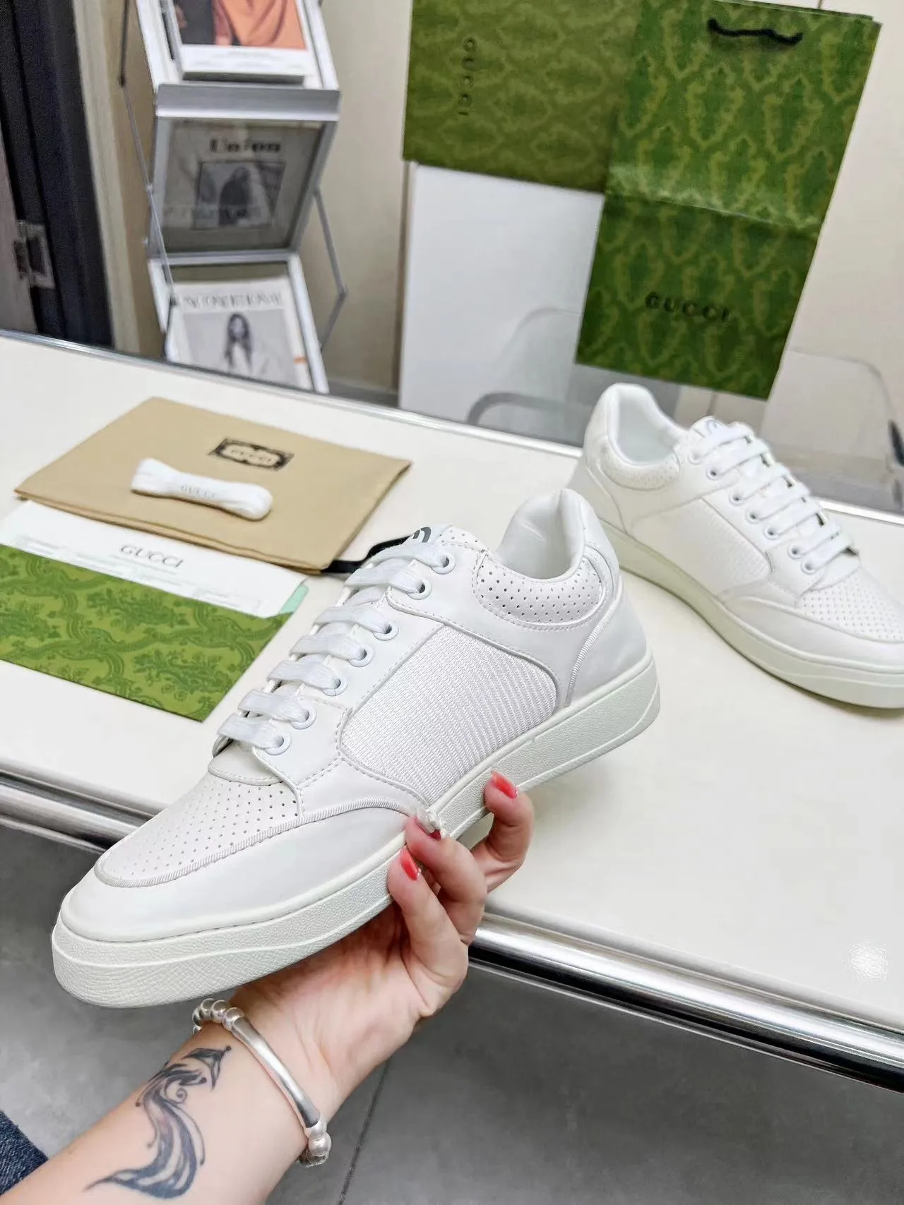 P620 💞💞Gucci G Home’s latest popular sports shoes, couple’s style, casual, retro white shoes 🌸🌸🌸 New popular series. The exquisite and compact interlocking double G logo romantically interprets the aesthetic concept of this series. Made of off-white leather, retro inspiration is cleverly blended into the sneaker design to reinterpret the brand logo. Exquisitely packaged at the delivery counter 🛍📦 ▪️Fabric: Original custom-made imported first-layer cowhide leather ▪️Lining: Original custom-made imported cowhide lining ▪️Outsole: Original molded two-color TPU outsole ▪️Size: Women's 35-40 / Men's 39-45